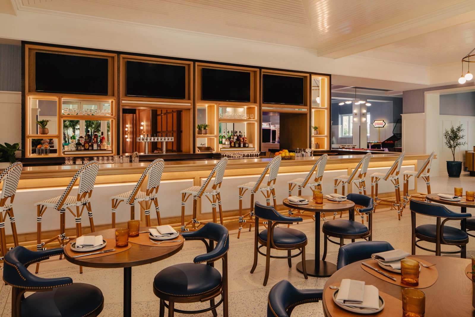 The Wager: новый взгляд на классический спортивный паб в Naples Beach Club, A Four Seasons Resort