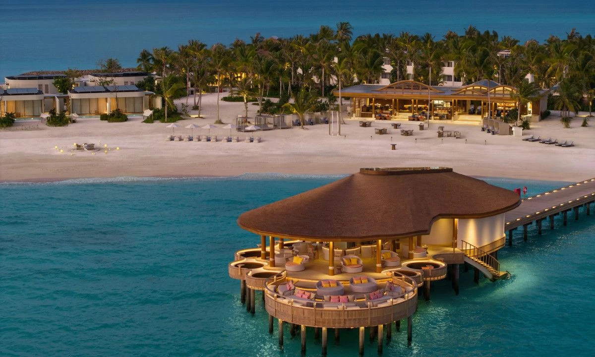 Centara Grand Lagoon Maldives признан лучшим люксовым курортом на Asia Hotel Awards 2026