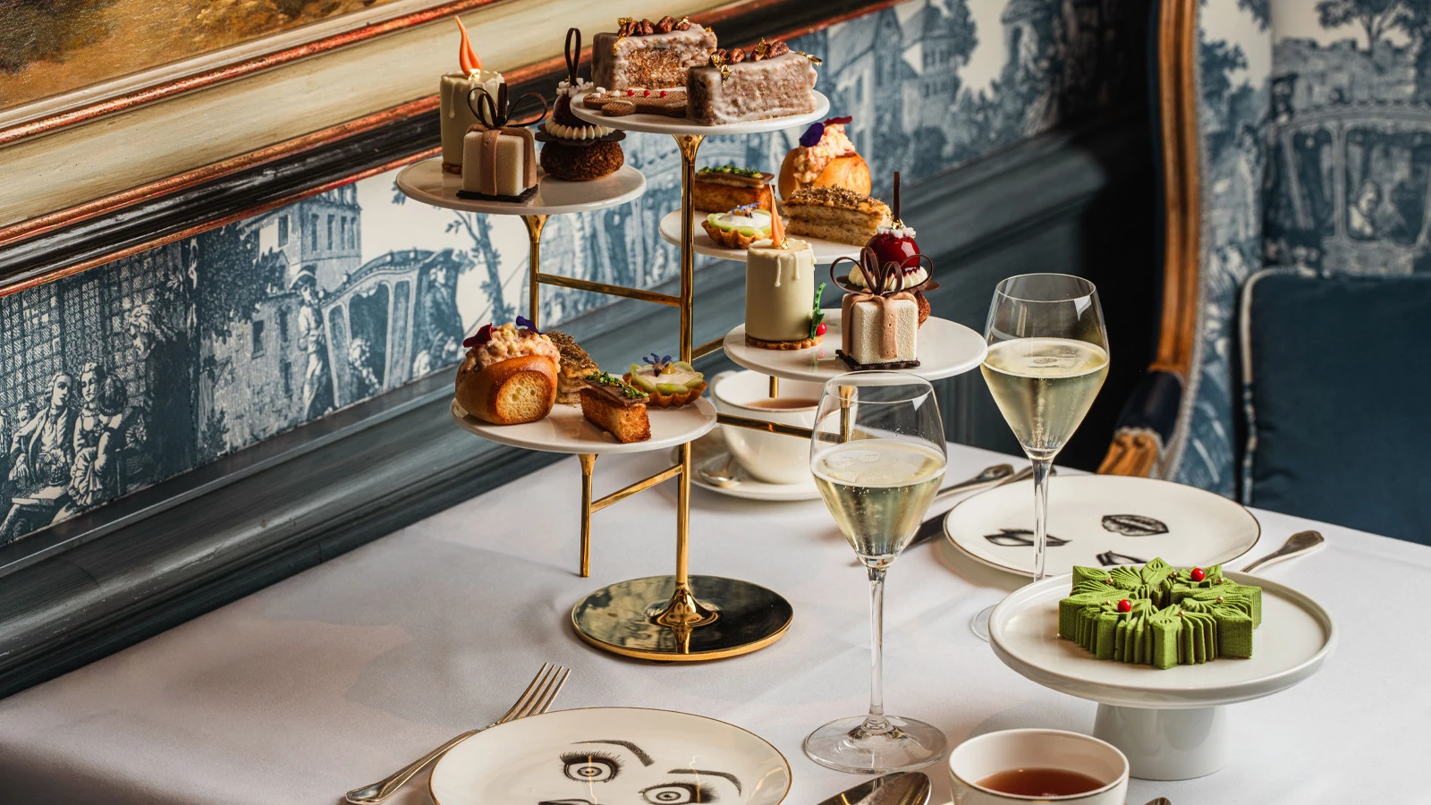 Отель Four Seasons Hotel des Bergues Geneva встречает праздничный сезон волшебными торжествами, изысканной кухней и альпийским велнесом