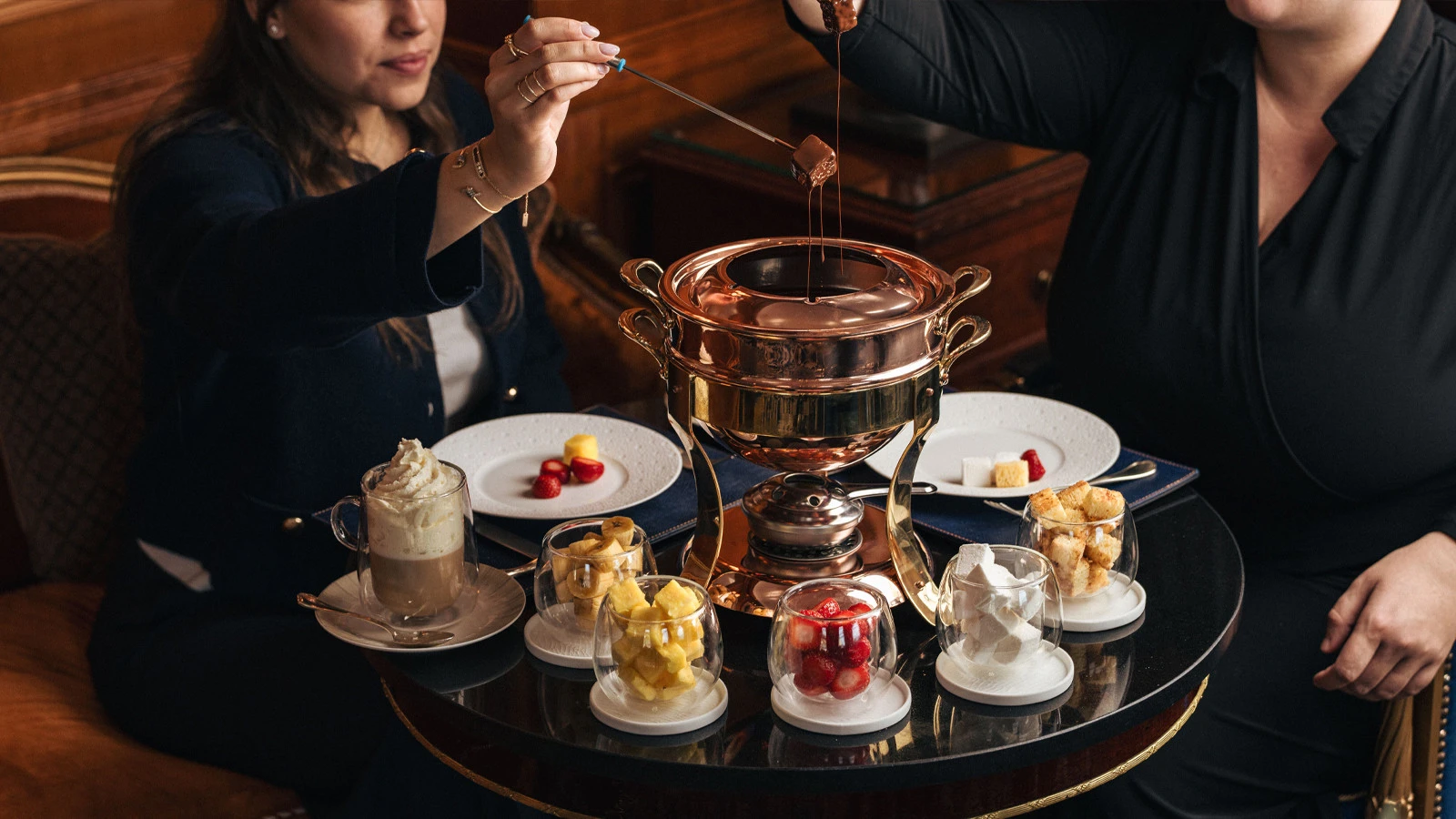 Отель Four Seasons Hotel des Bergues Geneva встречает праздничный сезон волшебными торжествами, изысканной кухней и альпийским велнесом