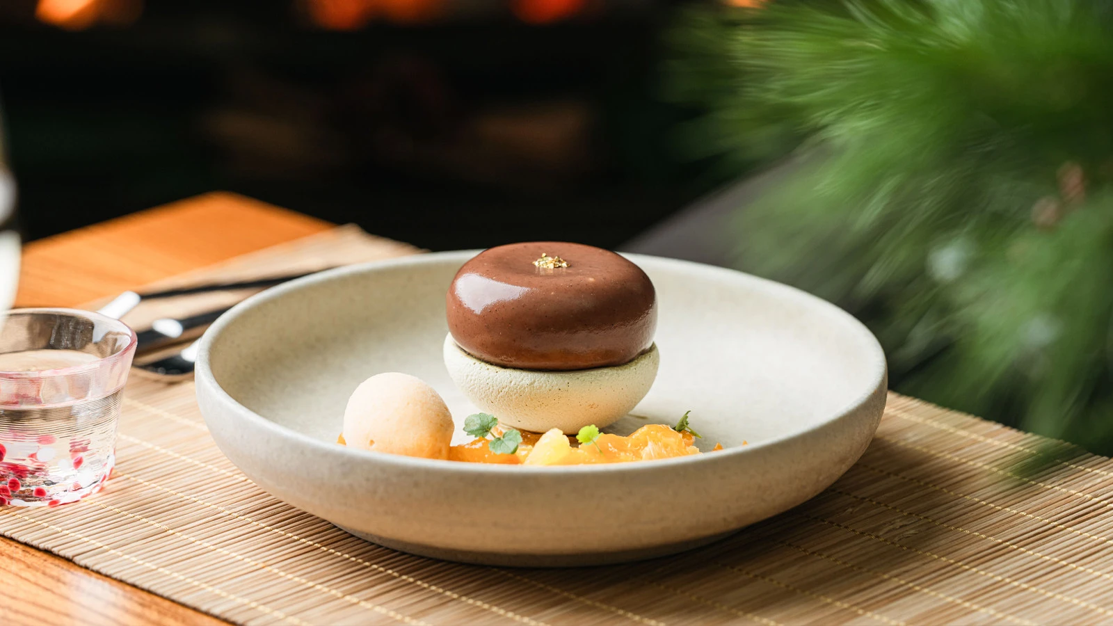 Отель Four Seasons Hotel des Bergues Geneva встречает праздничный сезон волшебными торжествами, изысканной кухней и альпийским велнесом