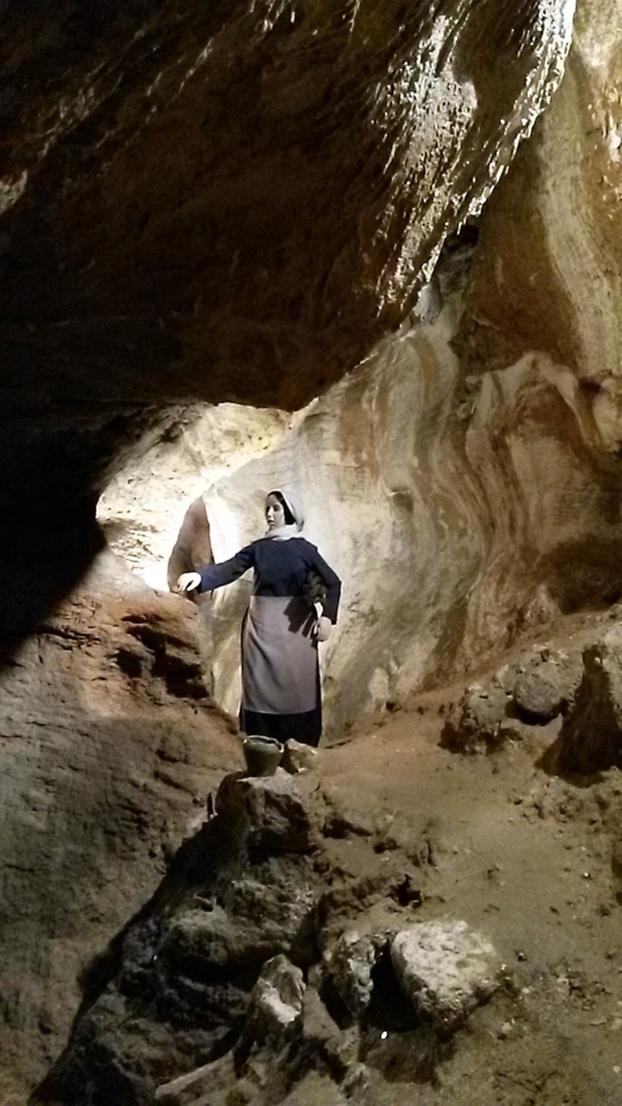 Из Праги в замок Карлштейн и Конепрусские пещеры