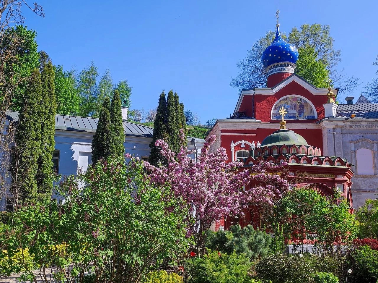 Майские праздники в Пскове 5 дней с отдыхом в Печорах