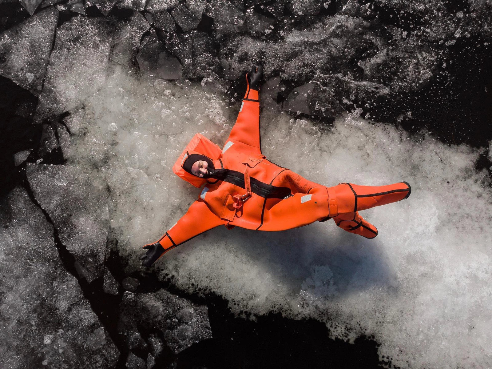 Айс-флоатинг: арктическое купание в северных водах