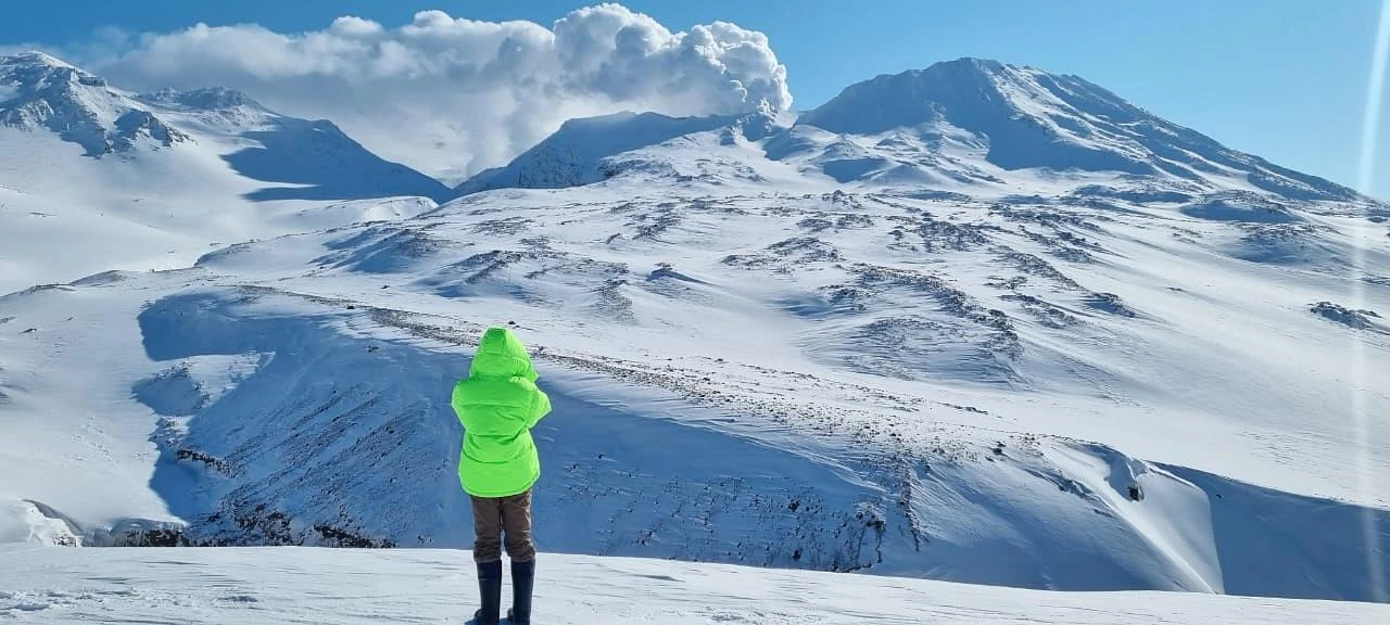 Экскурсия на вездеходе в район Мутновского вулкана: Дачные источники и каньон Опасный