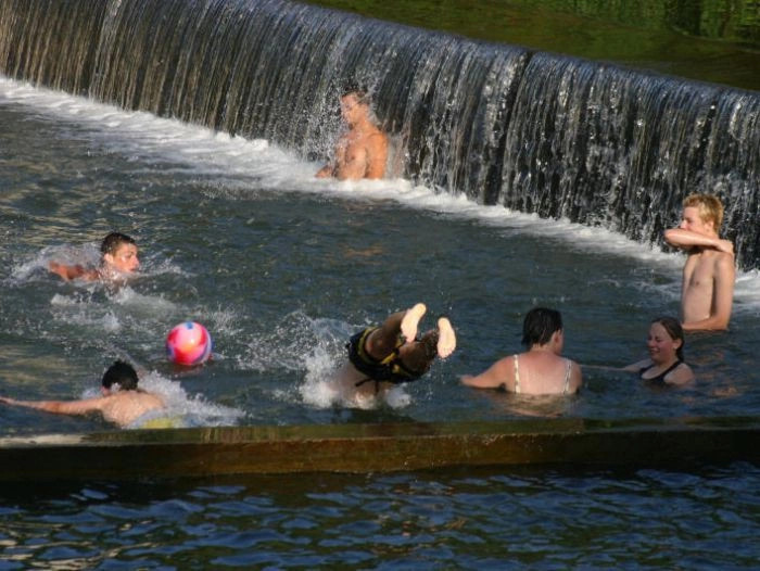 Устронь