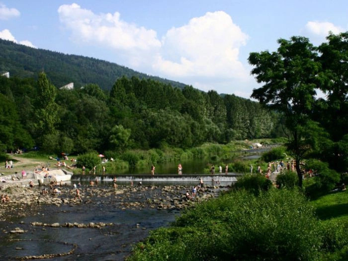 Устронь