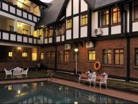  Cresta Churchill Hotel