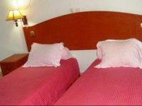  Peninsula Plaza Hotel