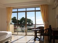  Emerald Hotel & Restaurant