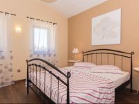  Four-Bedroom Holiday home Bijazici with an Outdoor Swimming Pool 08