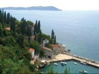  Four-Bedroom Holiday home with Sea View in Trsteno