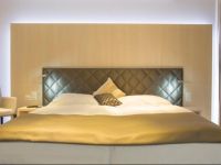  Hine Adon Bern Airport