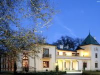  Dwor Ostoya Airport Hotel