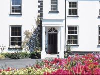  Ross Lake House Hotel