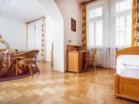  Anglicky dvur (ex. Excelsior)