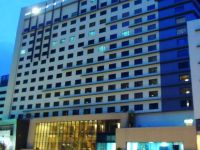  Holiday Inn & Suites Makati