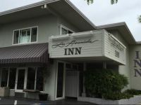  La Avenida Inn
