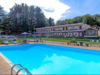  Half Moon Motel & Cottages