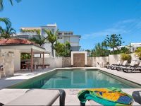  Beachcomber on the Spit