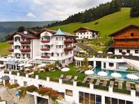 Alpin Garden Wellness Resort