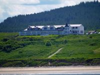  Cullen Bay Hotel