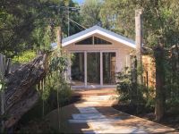  The Cottage on Beach Road