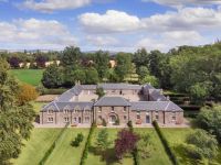  Meikleour Arms Hotel and Restaurant