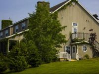  Chanterelle Inn & Cottages featuring Restaurant 100 KM