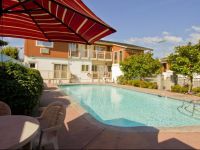  Comfort Inn & Suites North Vancouver