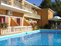  River Studios & Apartments