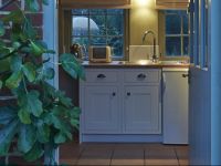  Little House B and B