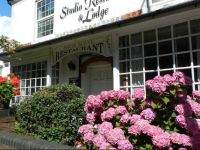  Studio Restaurant & Lodge