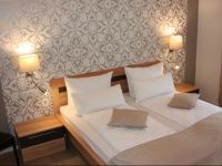  GГ¤stehaus Burgberg, Weinhaus Fries