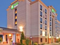  Holiday Inn Express Hotel & Suites Bloomington