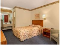  Days Inn Clinton - Presbyterian College