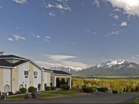  Eagles View Inn & Suites