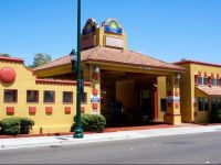  Days Inn & Suites Hayward