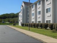  Econolodge Inn and Suites Pittsburgh Airport