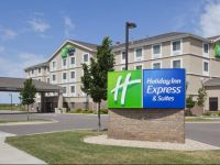  Holiday Inn Express Hotel & Suites Rogers