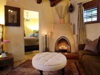  Casa de Tres Lunas/House of Three Moons