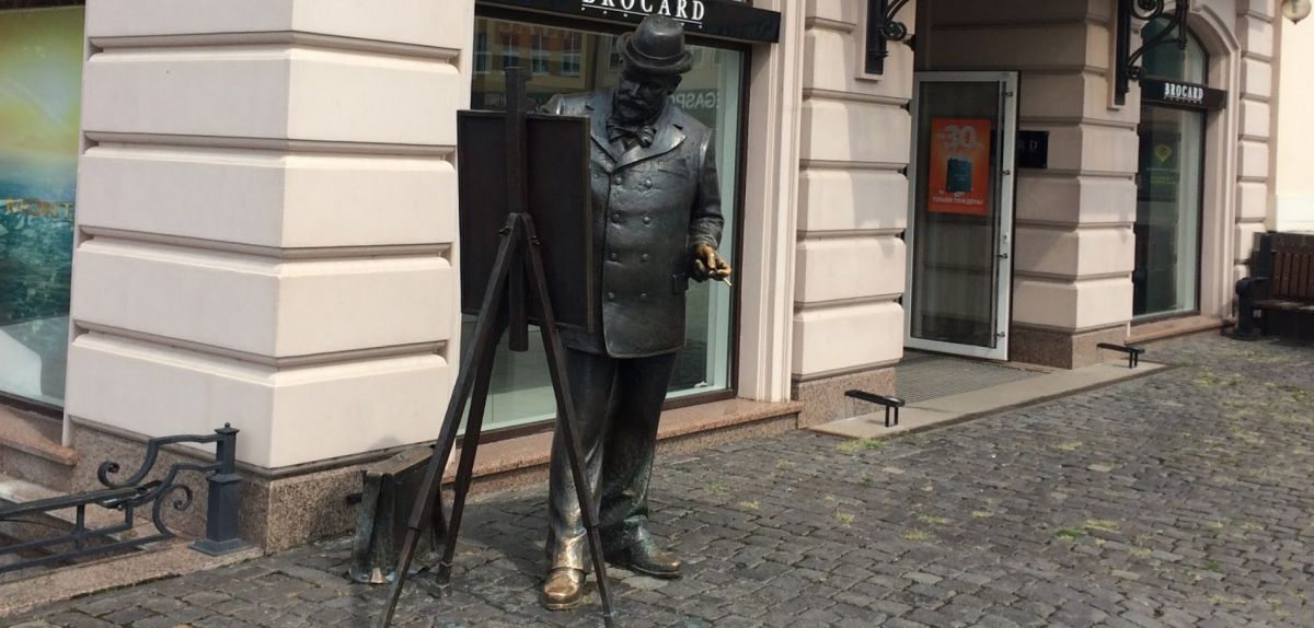 Памятник Художнику Игнатию Рошковичу в Ужгороде 