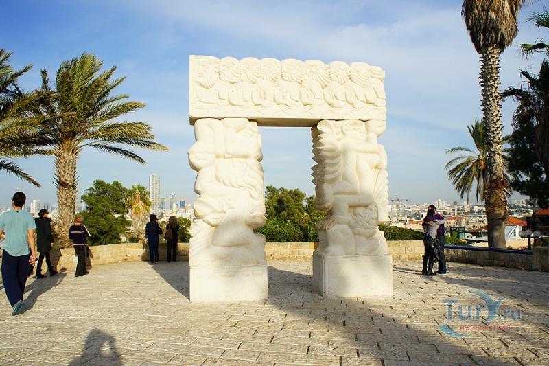 Статуя Врата Веры в Яффе