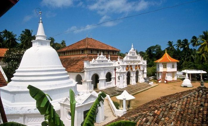 Храм Будды Вевуруканнала Вихарая (Wewurukannala Viharaya)