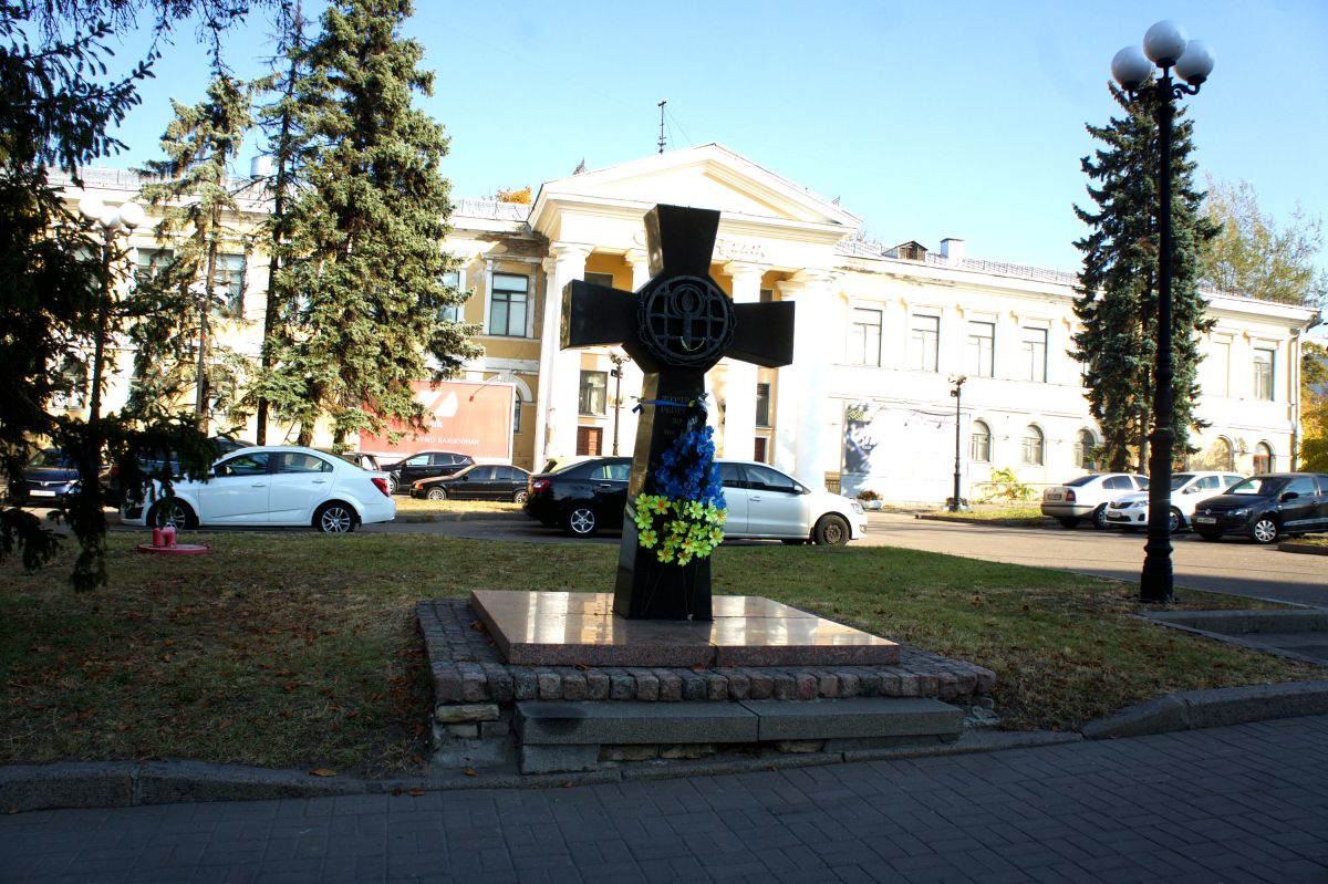 Памятный Крест жертвам голодомора и политических репрессий в Украине