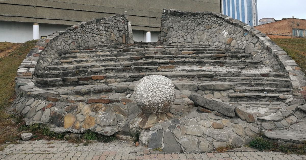 Композиция Парк Души и Земли во Владивостоке