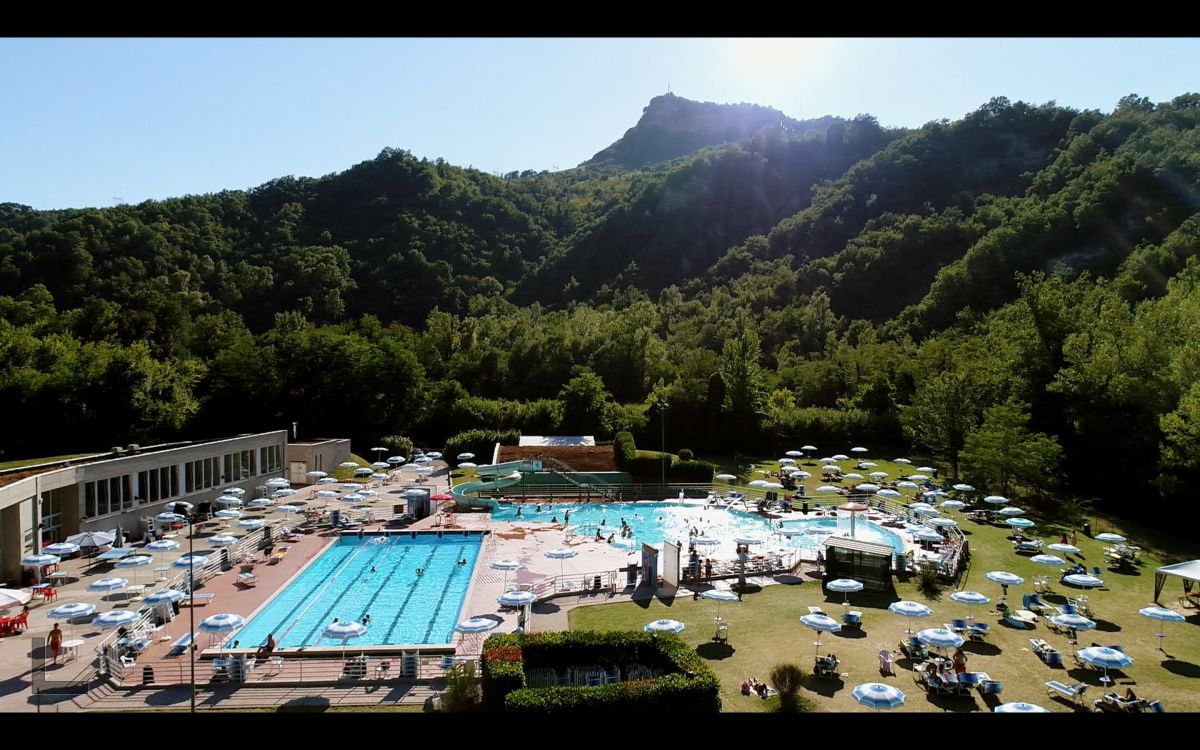 Открытые бассейны в Болонье и окрестностях фото