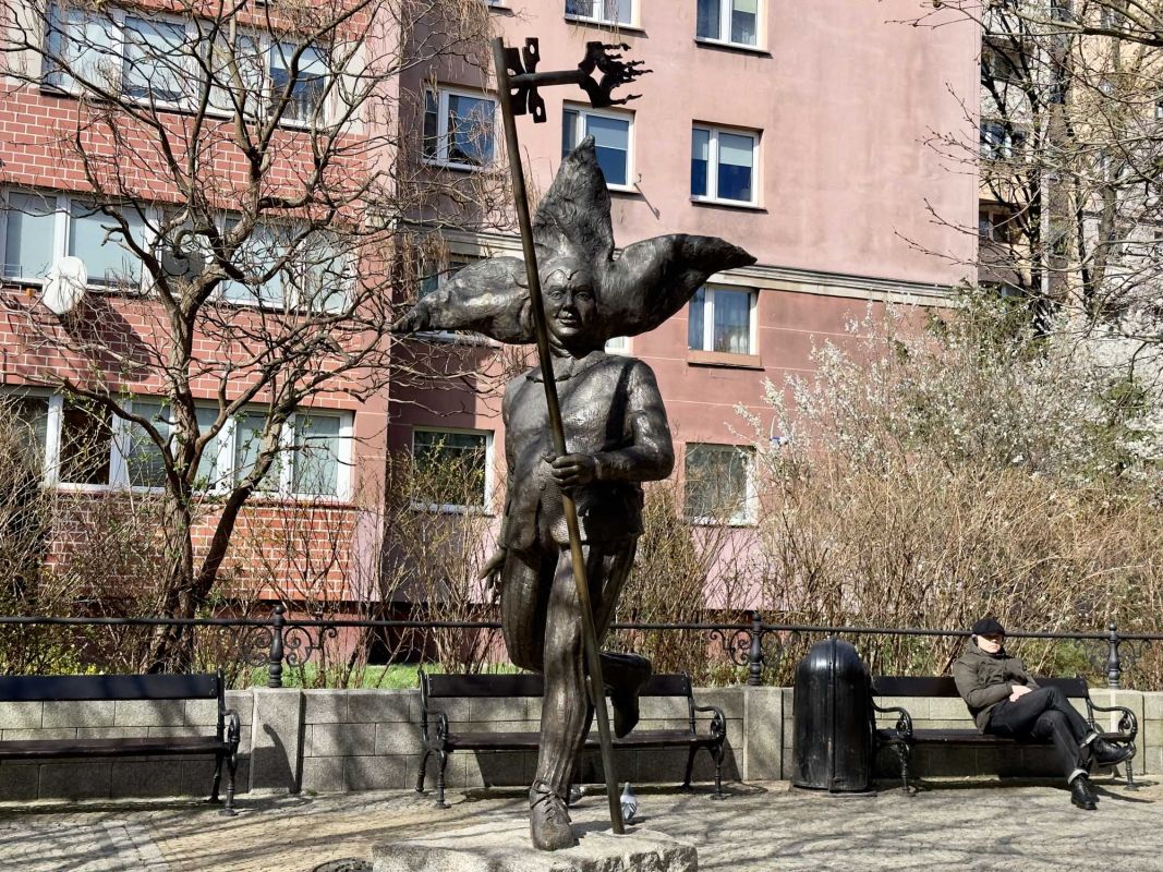 Памятник Шуту 