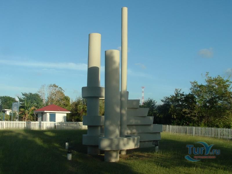 Памятник Коурониан