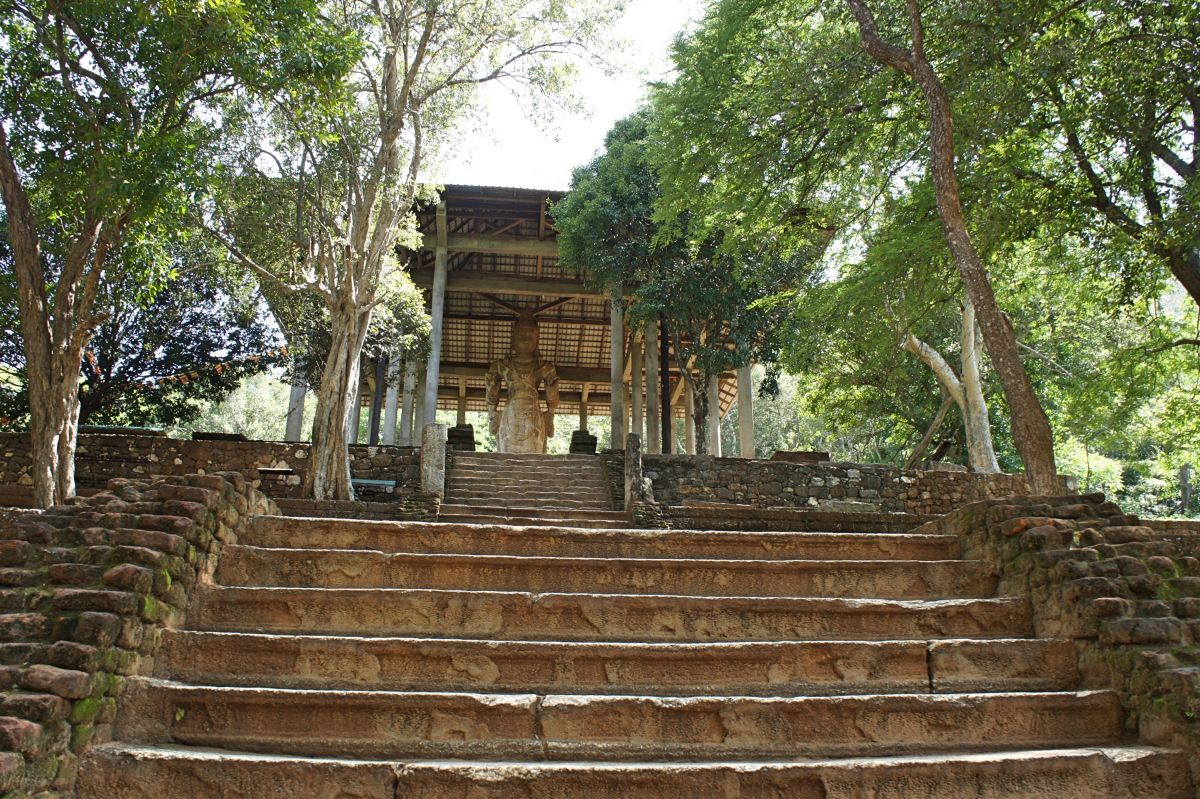 Статуя Бодхисаттвы Дембегода